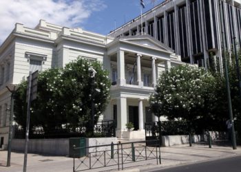 Συναγερμός έξω από το υπουργείο Εξωτερικών – Βρέθηκε ύποπτη βαλίτσα