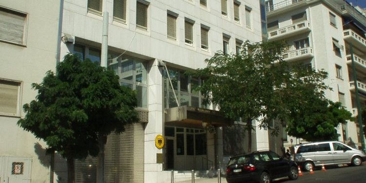 Επίθεση σε αστυνομικούς στην Γερμανική Πρεσβεία