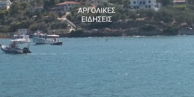 Ελικόπτερο κατέπεσε στη θάλασσα στον Πόρο – Νεκροί ανασύρθηκαν και οι τρεις επιβαίνοντες