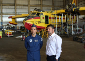 Τους πιλότους των Canadair επισκέφθηκε ο γ.γ. Πολιτικής Προστασίας