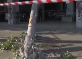 Αυτοκίνητο «γκρέμισε» κολόνα φωτισμού στη Θεσσαλονίκη (Βίντεο)