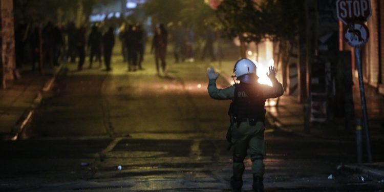 Τα… συνήθη επεισόδια στα Εξάρχεια