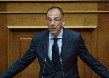 Γεραπετρίτης: Δεν αυξάνεται η στρατιωτική θητεία