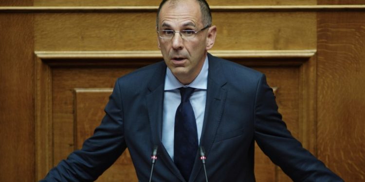 Γεραπετρίτης: Δεν αυξάνεται η στρατιωτική θητεία