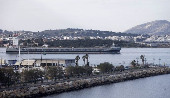 Σύγκρουση φορτηγού πλοίου με δεξαμενόπλοιο στο λιμάνι του Ικονίου – Ένας τραυματίας