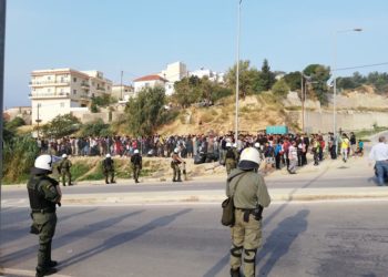 Διαμαρτυρία μεταναστών στη Σάμο (ΒΙΝΤΕΟ)