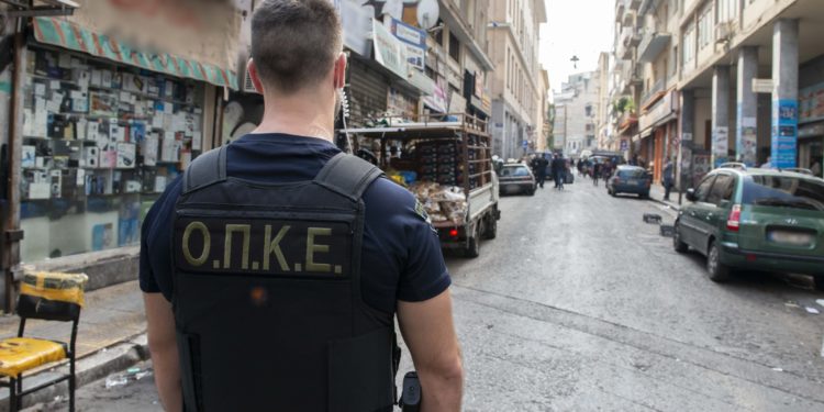 Ειδική επιχειρησιακή δράση της ΕΛΑΣ στο κέντρο της Αθήνας για την καταπολέμηση του παρεμπορίου (ΒΙΝΤΕΟ)