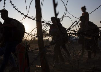 1.000 αιτούντες άσυλο θα μετακινηθούν μέχρι τη Δευτέρα από τα νησιά στην ενδοχώρα