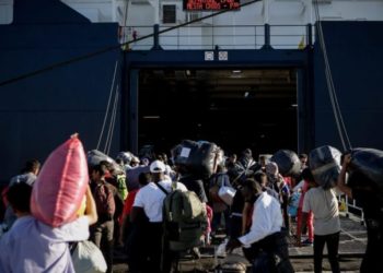 Στον Πειραιά κατέπλευσε το “Διαγόρας” με 156 αιτούντες άσυλο – Άλλοι 700 αναμένονται σήμερα από τη Σάμο