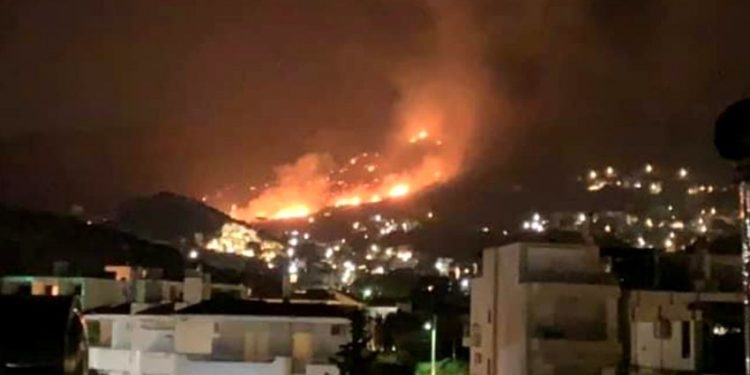 Υπό έλεγχο η φωτιά στο Πόρτο Ράφτη – Προσήχθη ύποπτος