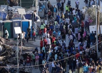 Τη δημιουργία κέντρων κλειστού τύπου στο Αιγαίο σχεδιάζει η κυβέρνηση