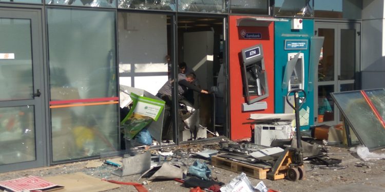 Ανατίναξαν ΑΤΜ στο Περιστέρι (ΦΩΤΟ)