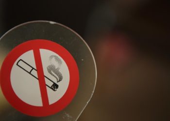 Αντικαπνιστικός νόμος: Σε λειτουργία η τηλεφωνική γραμμή 1142