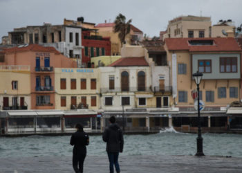 Χανιά: Νεαρός έπεσε από τα κάγκελα στο ενετικό λιμάνι