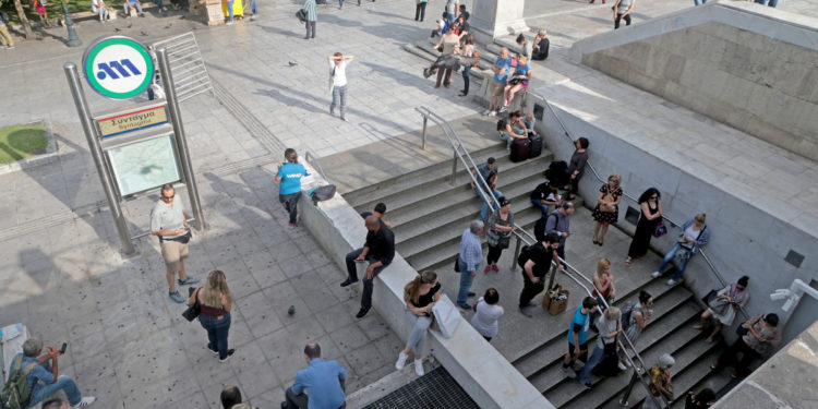 Άνοιξαν οι σταθμοί του Μετρό