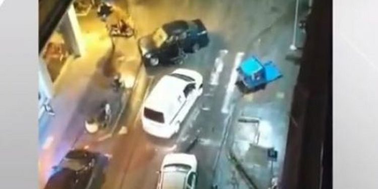 Θεσσαλονίκη: Παρέσυρε κάδους, χτύπησε αυτοκίνητα, παράτησε το αυτοκίνητο και έφυγε (ΒΙΝΤΕΟ)