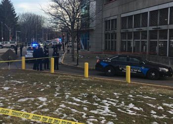 Βοστόνη: Θρίλερ με νεκρή γυναίκα και παιδιά σε πεζοδρόμιο