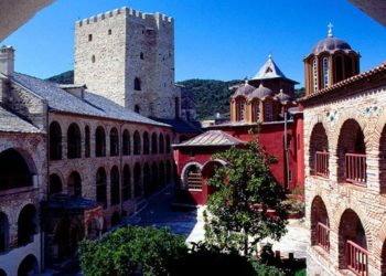 Μυστήριο στο Άγιον Όρος: Βρέθηκαν γυναικεία οστά κάτω από ναό