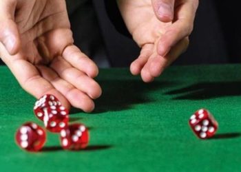 Ηράκλειο: Επτά συλλήψεις για «ζάρια» σε καφενείο