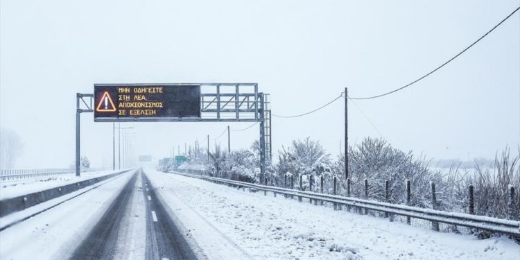 Συναγερμός για τον επερχόμενο χιονιά – Οδηγίες από το ΥΠροΠο