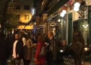 Έξω για τσιγάρο, ακόμη και με -5 βαθμούς Κελσίου!