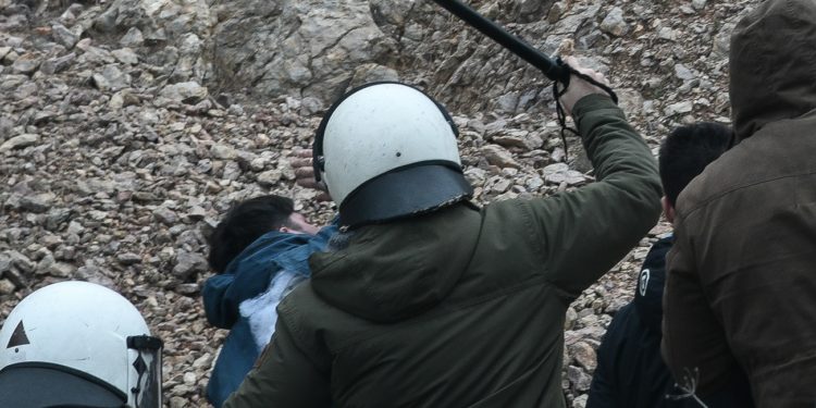 Οι πρωτόγνωρες συνθήκες λειτουργίας μιας αστυνομίας όπως τις είδαμε στα νησιά