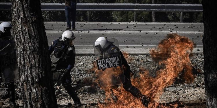 Καυστική η Ένωση Αστυνομικών Αθηνών για το φιάσκο στα νησιά