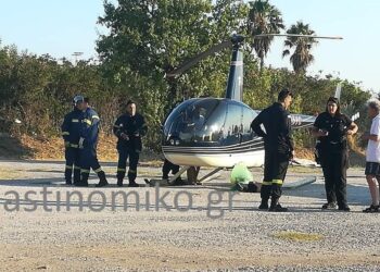 Αναγκαστική προσγείωση ελικοπτέρου στη Γλυφάδα – ΦΩΤΟ