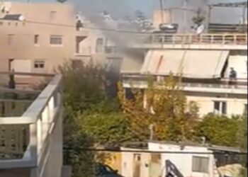 Πυρκαγιά σε διαμέρισμα στην Γλυφάδα – ΒΙΝΤΕΟ