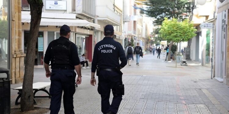 Σαρωτικοί έλεγχοι από την ΕΛΑΣ για τα νέα μέτρα κατά του κορωνοϊού