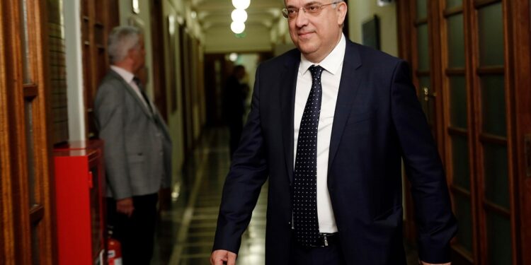 Τον τραυματία στη Μάρνη αστυνομικό, επισκέφτηκε ο Θεοδωρικάκος