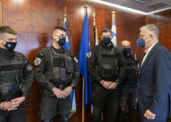 Τους άνδρες της ΔΙΑΣ στήριξαν ζευγάρι ηλικιωμένων συνάντησε ο Θεοδωρικάκος