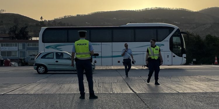 “Βρέχει κλήσεις” σε όλη την Αττική – Μπαράζ ελέγχων από την Τροχαία