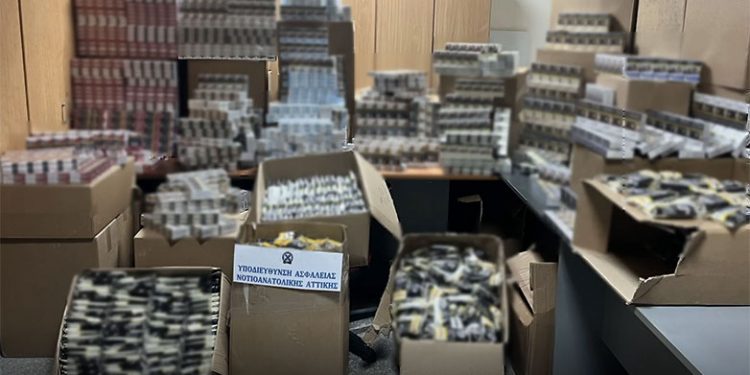 Αττική: Κατασχέθηκαν πάνω από 30.000 λαθραία πακέτα τσιγάρα – 3 συλλήψεις στα νότια προάστια – ΒΙΝΤΕΟ – ΦΩΤΟ