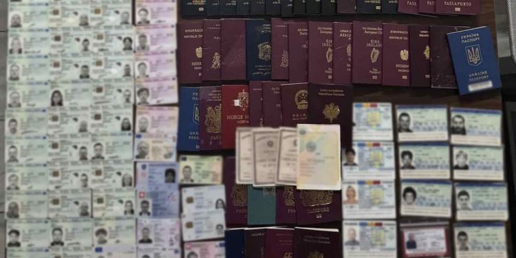 Άγιος Παντελεήμονας: Στη «φάκα» της ΕΛΑΣ έπεσε 31χρονος που διακινούσε πλαστά έγγραφα – ΦΩΤΟ