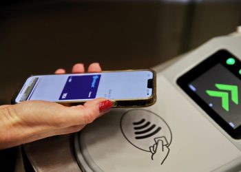 Ανέπαφες πληρωμές από σήμερα στα ΜΜΜ της Αθήνας – Πώς λειτουργεί η νέα υπηρεσία