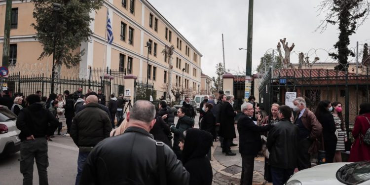 Τηλεφώνημα για βόμβα στην Ευελπίδων – Εκκενώνονται τα δικαστήρια