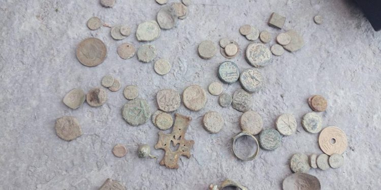 Με ανιχνευτές μετάλλων και εκρηκτικά ΤΝΤ δρούσαν οι αρχαιοκάπηλοι στη Βόρεια Ελλάδα – ΦΩΤΟ