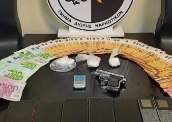 Ηράκλειο: Χειροπέδες σε 33χρονο που διακινούσε κοκαΐνη – Συνελήφθησαν και 3 πελάτες του – ΦΩΤΟ