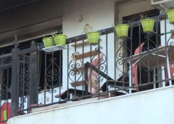 Φωτιά σε διαμέρισμα στη Θεσσαλονίκη: Στο νοσοκομείο με εγκαύματα δύο αδέλφια 14 και 11 ετών – ΒΙΝΤΕΟ