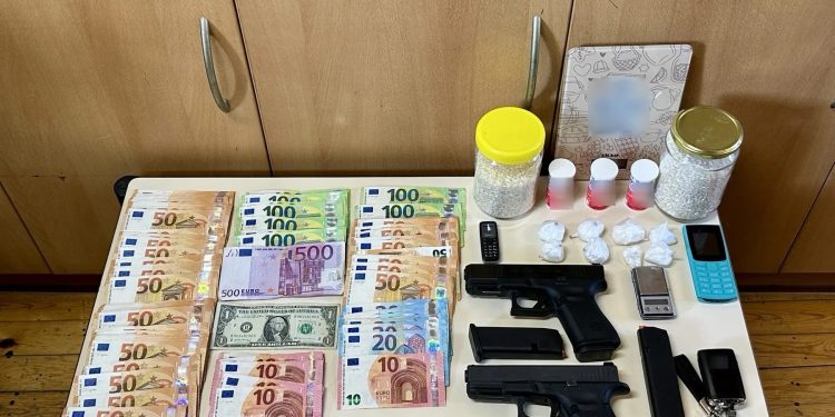 Ρέθυμνο: Συνελήφθησαν 3 άνδρες για διακίνηση κοκαΐνης – Είχαν και όπλα – ΦΩΤΟ