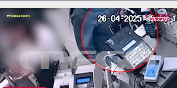 Αθήνα: ΒΙΝΤΕΟ ΝΤΟΚΟΥΜΕΝΤΟ από τη στιγμή που συμμορία γυναικών ξαφρίζει ηλικιωμένη σε φούρνο – ΦΩΤΟ