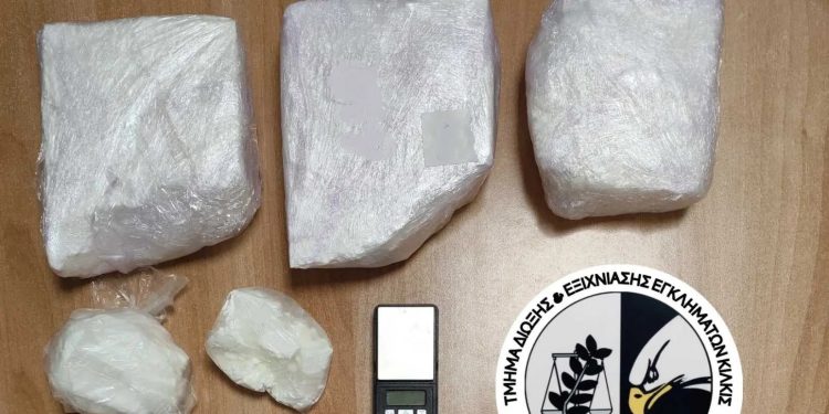 Θεσσαλονίκη: Χειροπέδες σε 70χρονο που «έσπρωχνε» κοκαΐνη – ΦΩΤΟ