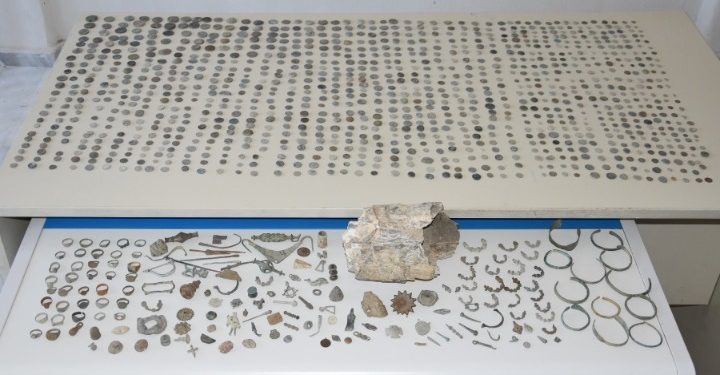 Γρεβενά: 2 συλλήψεις για αρχαιοκαπηλία – Μόνο ένα αντικείμενο κοστίζει 3 εκατ. ευρώ – ΦΩΤΟ