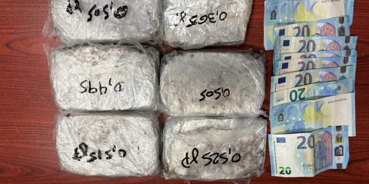 Νέα Φιλαδέλφεια: 44χρονος διακινούσε ηρωίνη στις πιάτσες του «λευκού θανάτου» της Δυτικής Αττικής – ΦΩΤΟ