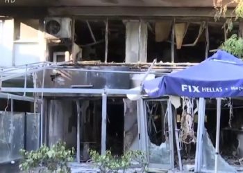 Μεταξουργείο: Πανικός από φωτιά σε καφετέρια – Καταγγελίες για εμπρησμό – ΒΙΝΤΕΟ
