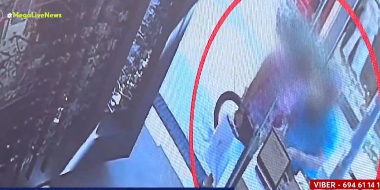 Λαμία: ΒΙΝΤΕΟ ΝΤΟΚΟΥΜΕΝΤΟ από τη στιγμή που ζευγάρι κάνει τα …ψώνια του και κλέβει γυαλιά ηλίου – ΦΩΤΟ