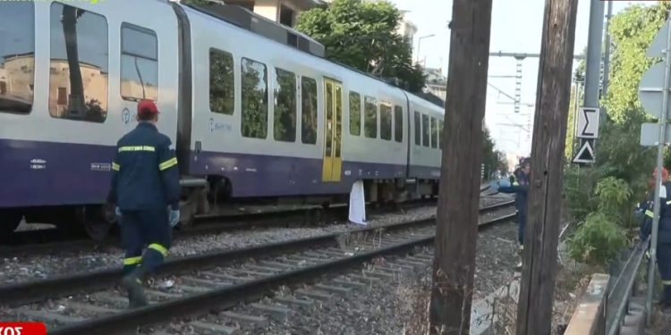 Μεταξουργείο: Νεκρός πεζός στις γραμμές της Κωνσταντινουπόλεως – Παρασύρθηκε από διερχόμενο τρένο – ΒΙΝΤΕΟ – ΦΩΤΟ