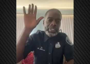 Αστυνομικός εμφανίστηκε με… το μποξεράκι του σε δίκη μέσω Zoom – ΒΙΝΤΕΟ