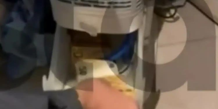 Κεραμεικός: 46χρονος έκρυβε κοκαΐνη, χάπια ecstasy και 6.100 ευρώ σε τάπερ και αφυγραντήρα – ΦΩΤΟ